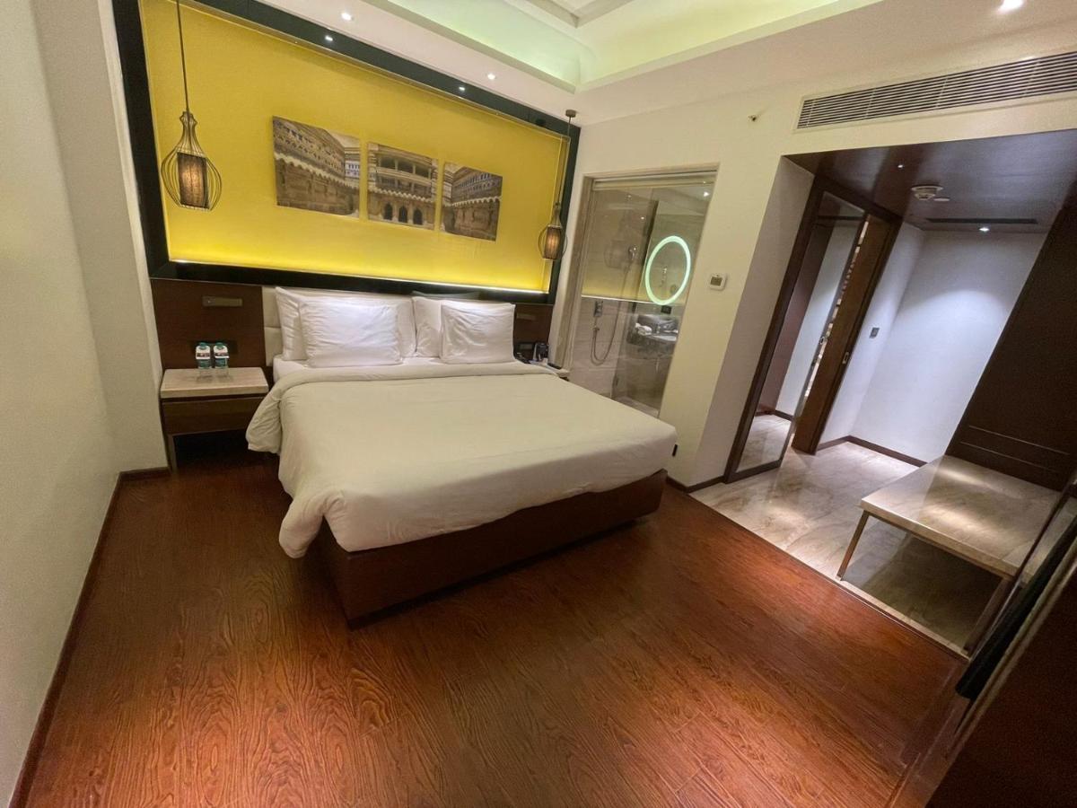 Radisson Gwalior Hotel Exterior photo